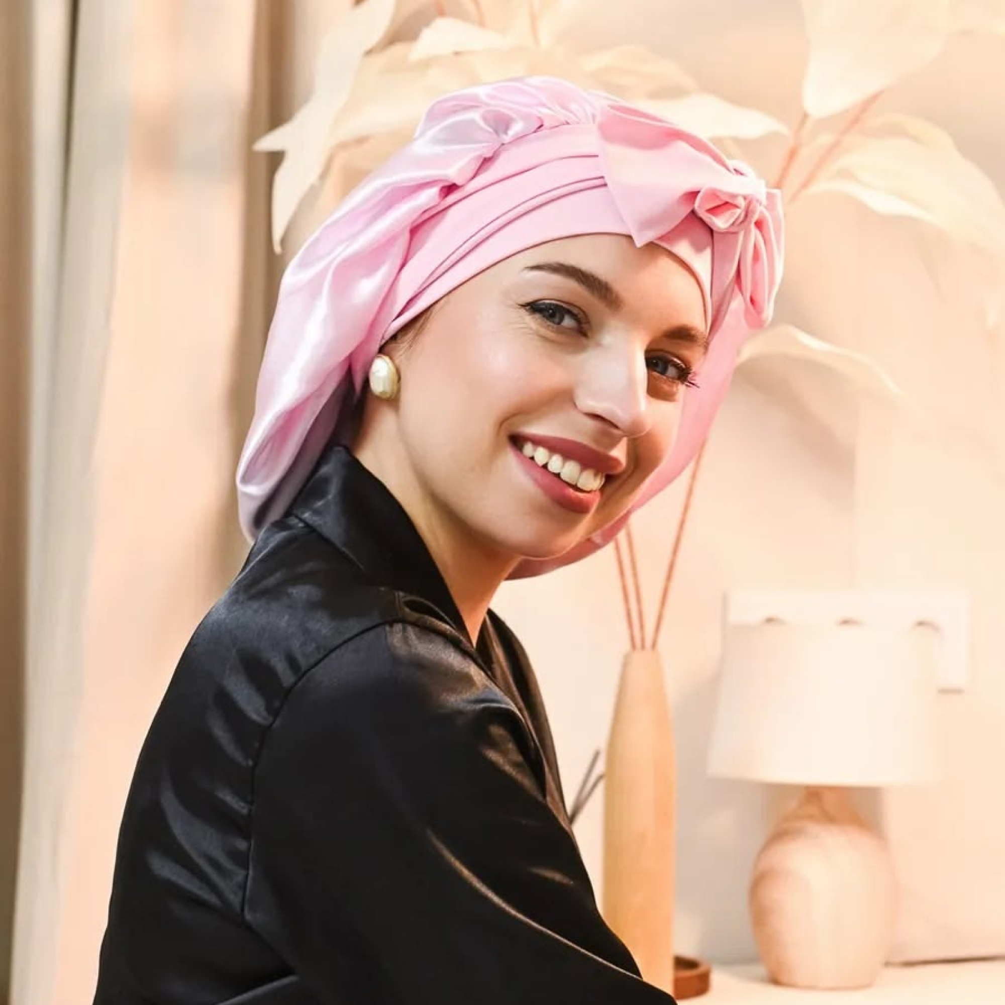 Sophea's Seiden Bonnet
